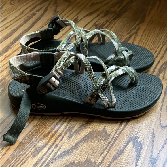 Women’s Chaco sandals with toe strap - Picture 2 of 6